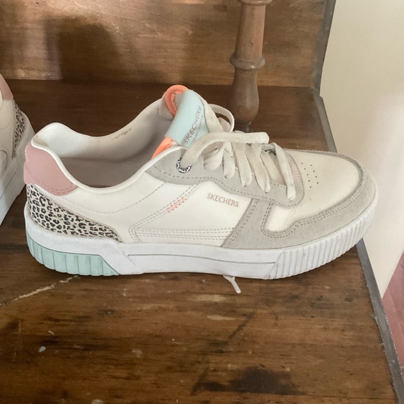 Ladies - Picture 3 of 3